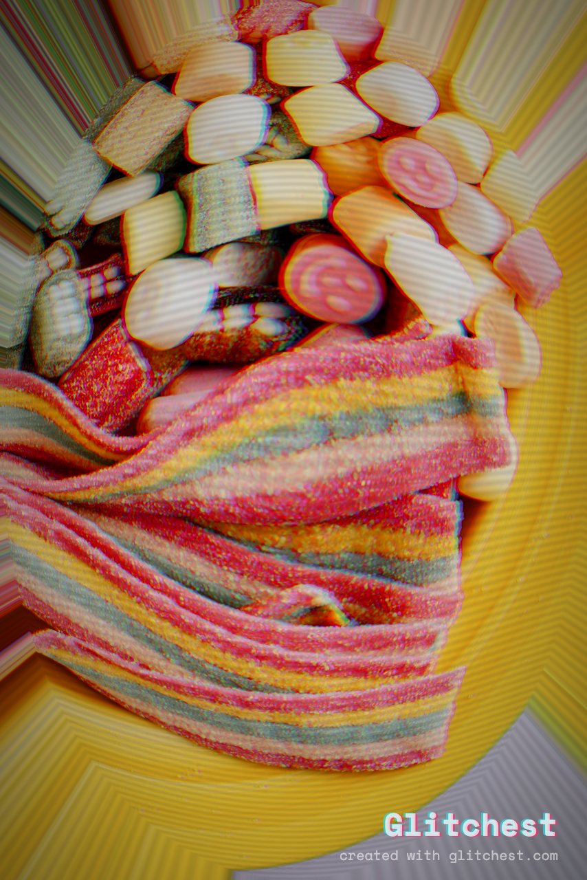 Fisheye Cam glitch effect applied to a photo in Glitchest