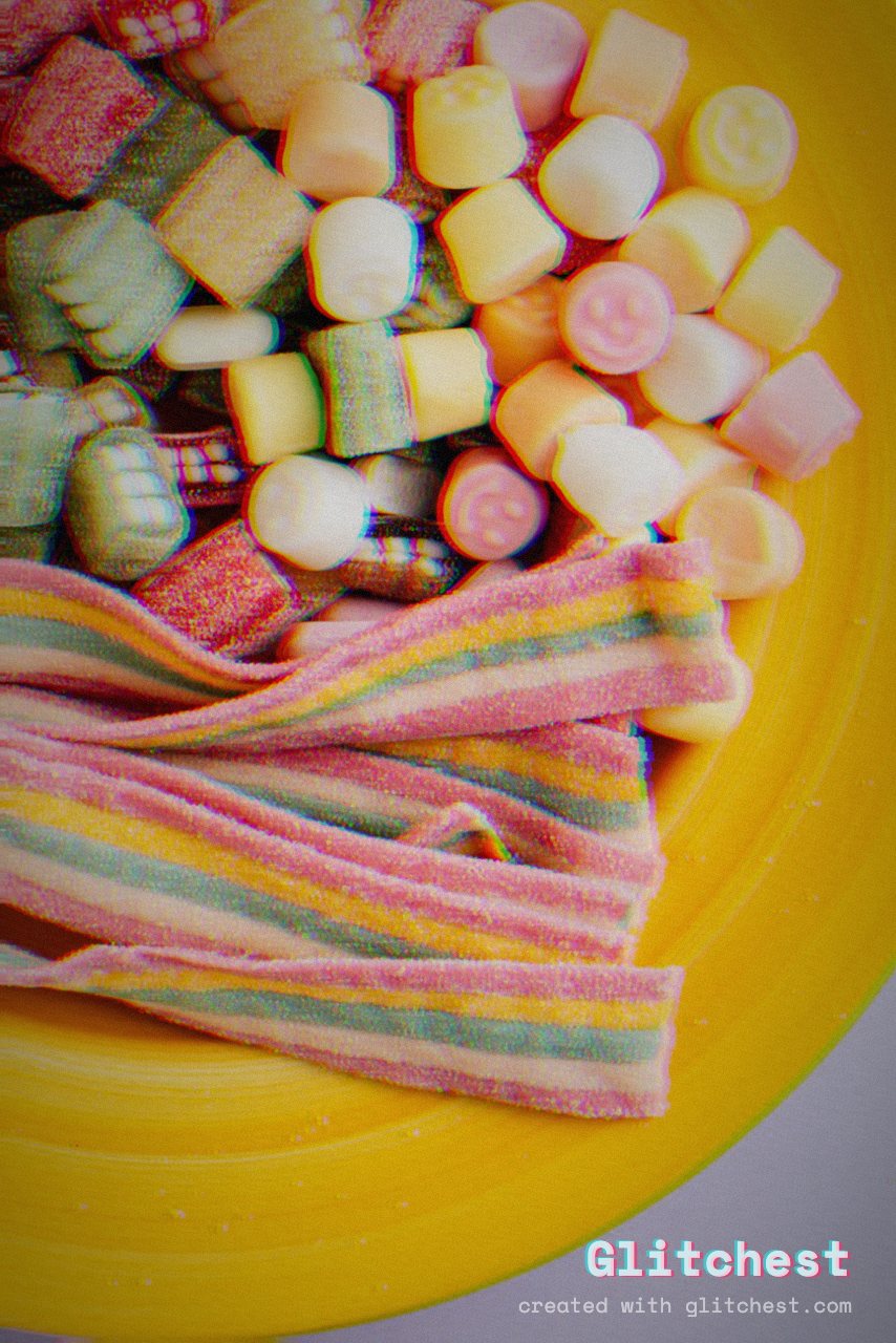Shaky Cam glitch effect applied to a photo in Glitchest